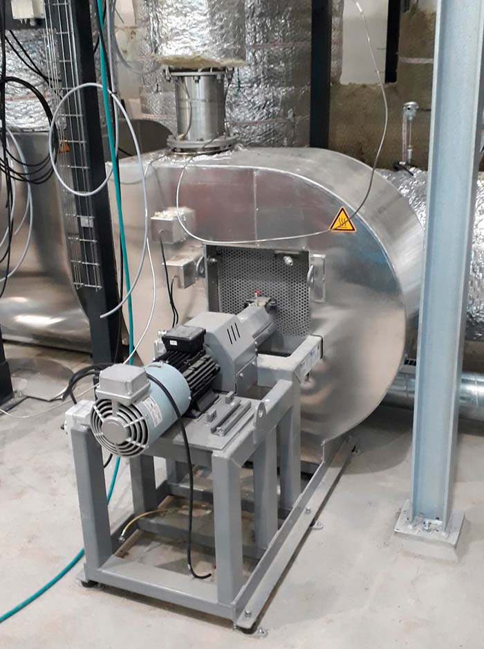 Pyrolysis fan for high temperatures